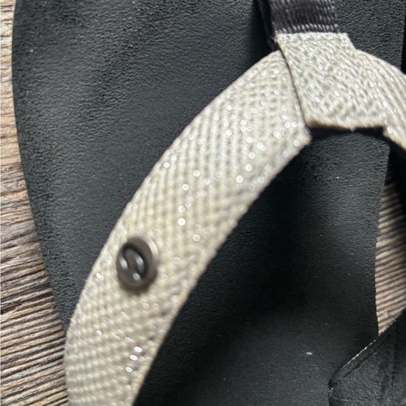 Cobian silver sparkle flip flops. Size 8 women - Picture 3 of 3
